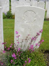 Etaples Military Cemetery - Hill, H R